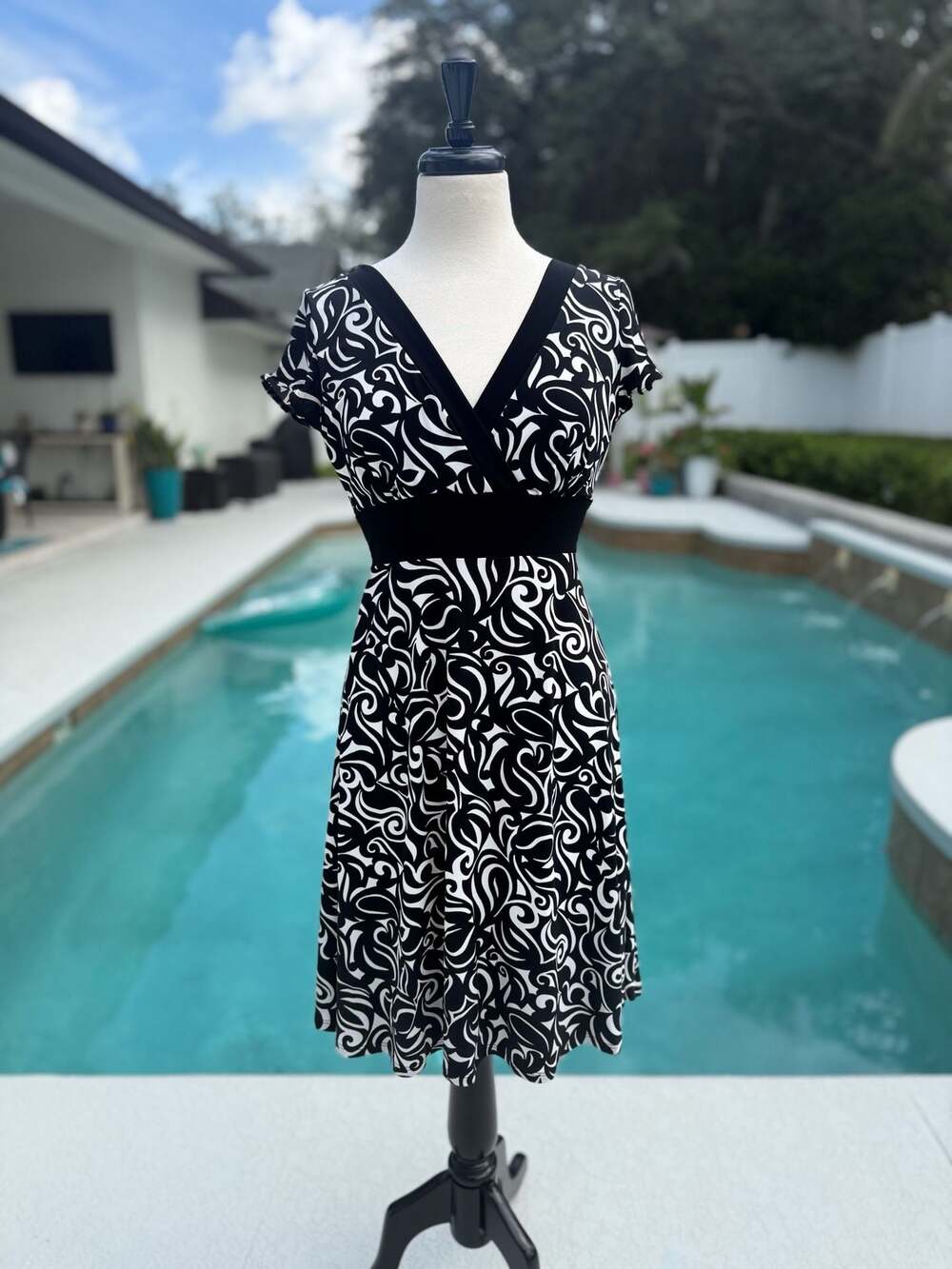 White House Black Market Size S Dress